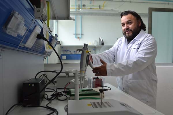 Investigador de la BUAP trabaja en vacuna contra la enfermedad de Chagas