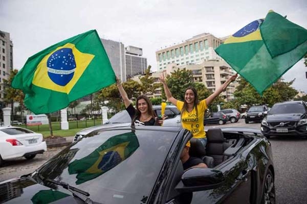 Ultraderecha lidera primera ronda electoral en Brasil