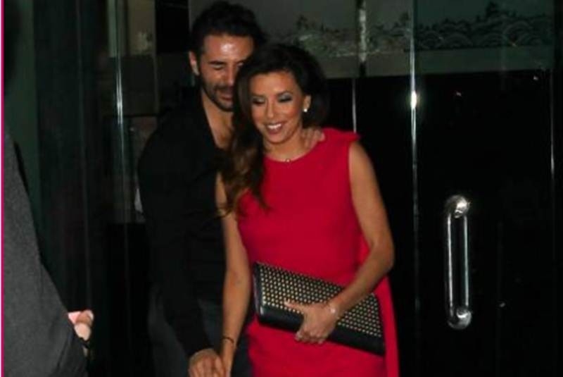 Eva Longoria disfruta su amor con ejecutivo de Televisa
