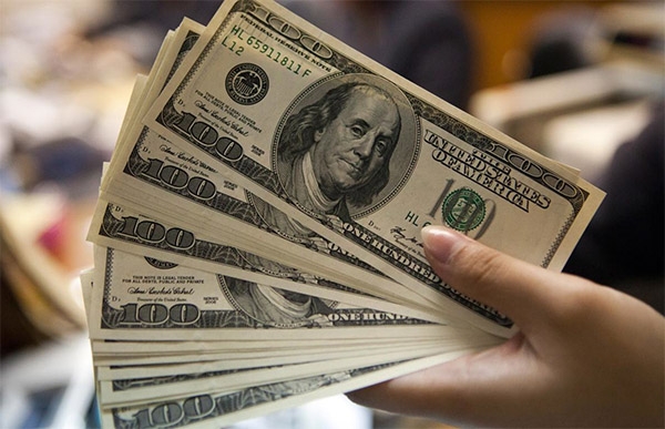 Dólar se cotizó este viernes hasta en 16.20 pesos en bancos