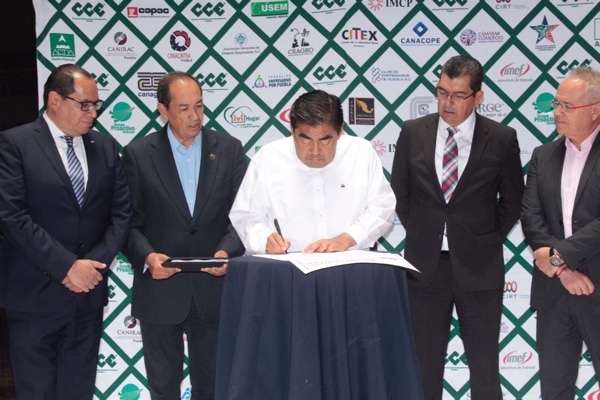Barbosa firma agenda empresarial “Gane quien Gane”