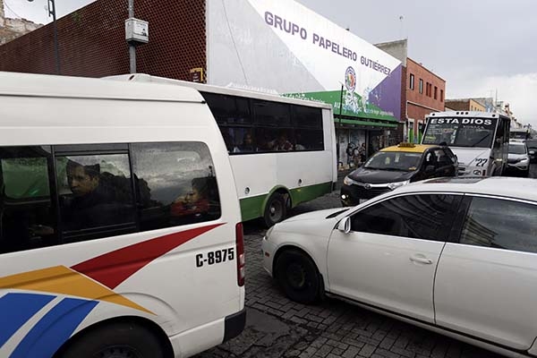 Poblanos a favor de retirar rutas del Centro Histórico