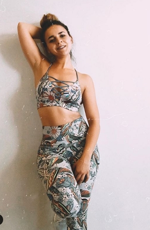 Hermana de Danna Paola presumió derriere en la playa