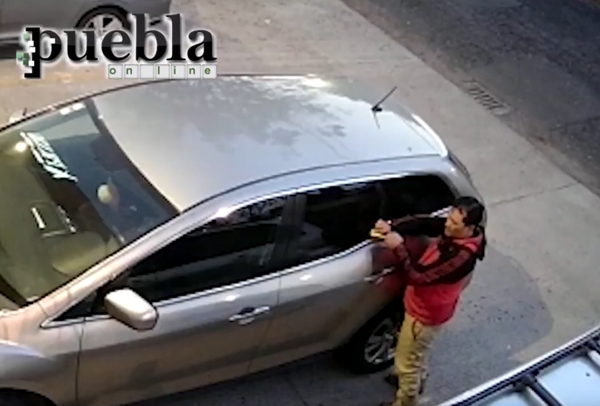 Así rompen vidrio de camioneta para robar bolso en Prissa Mirador