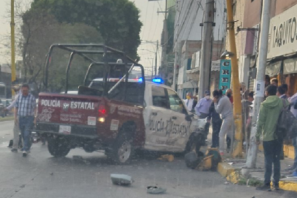 Patrulla de la SSP choca contra dos vehículos en la 31 Poniente