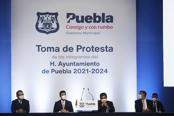 FOTOS: Panistas y priístas de cepa con Eduardo Rivera en su toma de posesión