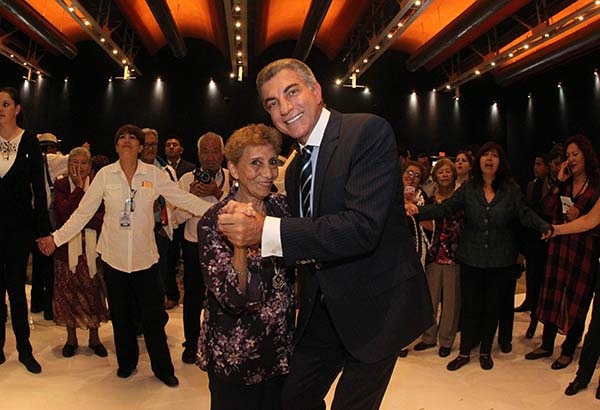Los Gali celebran a los adultos mayores con baile de gala