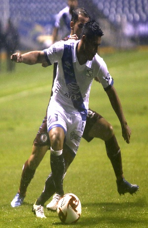 Club Puebla la “cruzazuleó” y dejó ir la victoria en el Cuauhtémoc; 1-1 ante La Máquina