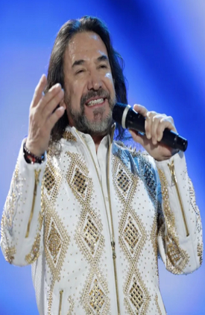 El Buki se luce con tuit de “bienvenida” a las historias en Twitter