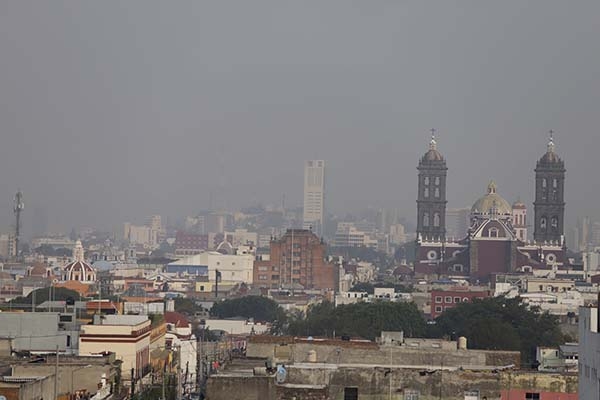 Industrias de Puebla contaminan el aire pero son impunes: especialista