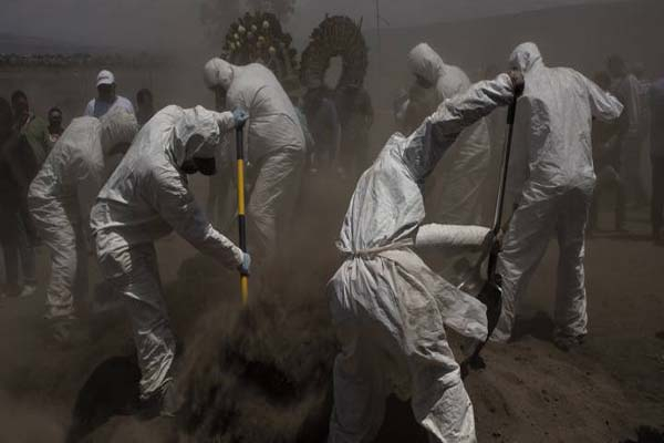 1,700 poblanos han fallecido de COVID en sus hogares