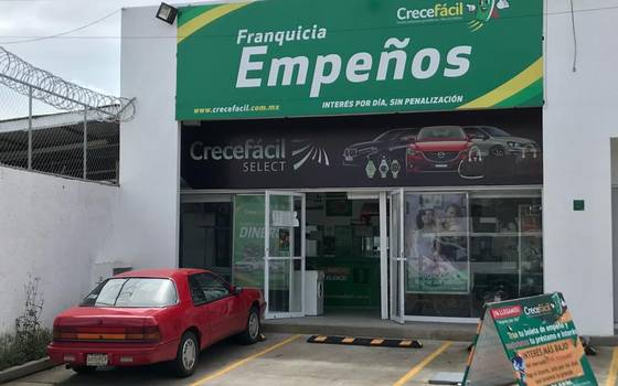 Hacen boquete y se llevan 150 mil pesos en mercancía de casa de empeño en Puebla