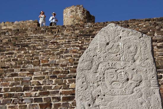 10 años de cárcel a quien dañe monumentos en México