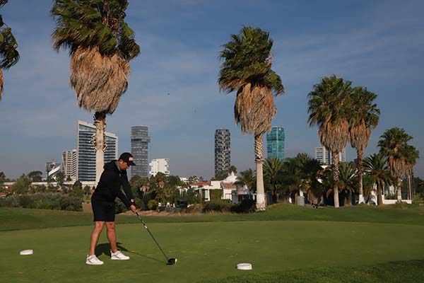 Torneo de Golf con Causa del SEDIF beneficia a menores con aparatos auditivos