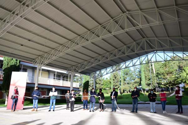 Ayuntamiento construye más infraestructura para escuelas de Totimehuacán