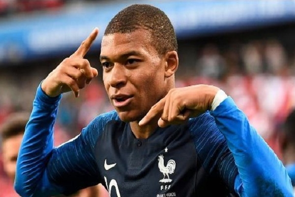 Francia se impuso 1-0 y despide a Perú del mundial