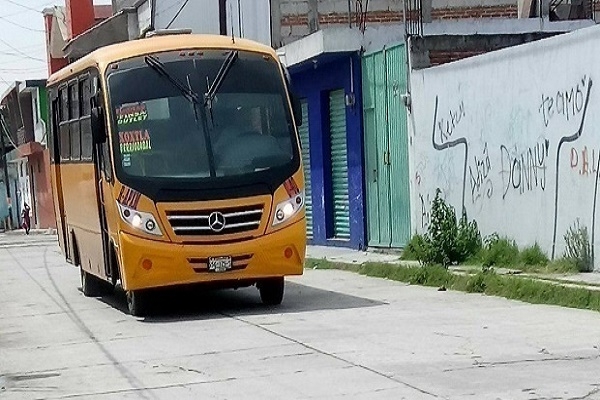 Atracan camión de la Ruta Xoxtla y golpean a pasajero en La María