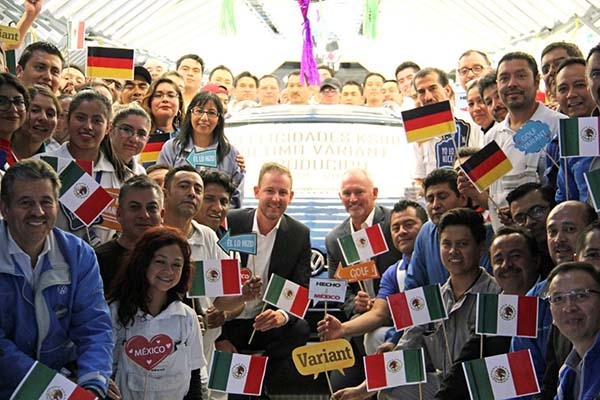 Volkswagen de México produce la última unidad de Golf Variant