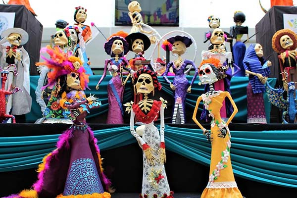 Convocan a taller en línea de elaboración de catrinas en cartonería