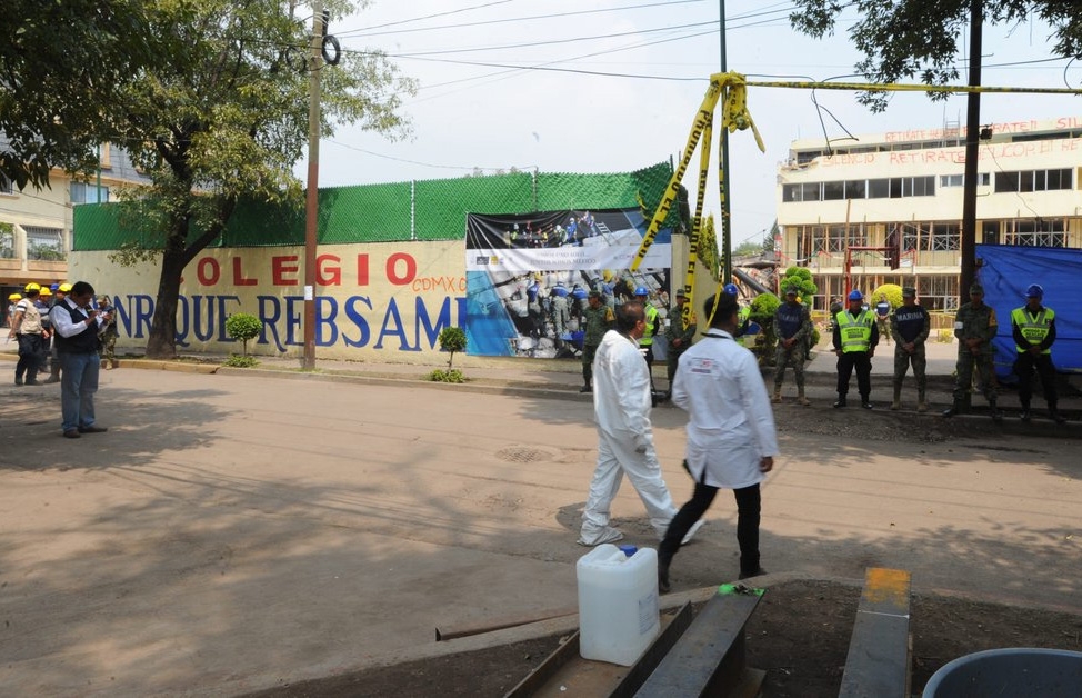 Directora del Colegio Rébsamen pudo darse a la fuga: Padres