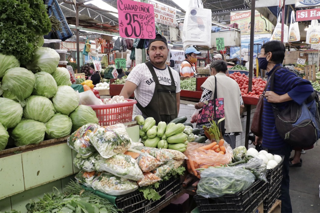 Salario mínimo pierde 83% de su valor frente a la inflación
