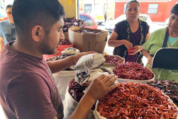 Mercados podría integrarse a la prohibición de bolsas de plástico en Puebla