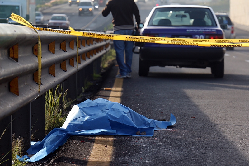 Hombre muere atropellado en la autopista Puebla-Orizaba