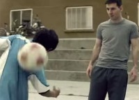 VIDEO: Messi, superado en cascarita por tres niños