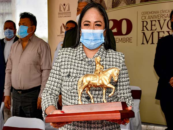 Cuautlancingo: Lupita Daniel recibe la presea “General Ignacio Zaragoza”
