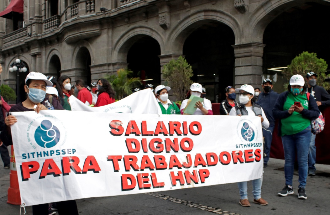 FOTOS. Marchan trabajadores este 1 de mayo en Puebla
