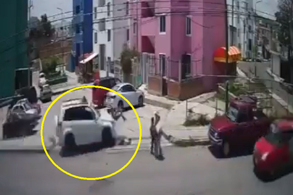 VIDEO: Ebrio arrolla y mata a dos menores de edad en Atlixco