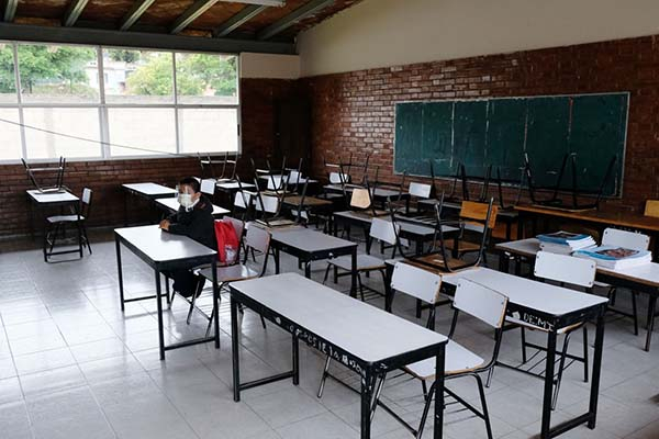 SEP Puebla: un positivo en escuela privada y dos sospechosos de COVID en Secundaria Técnica 58
