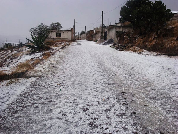 FOTOS: Enormes granizos y tormenta azotan Cuyoaco y Ocotepec