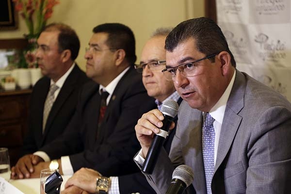 Empresarios poblanos cuestionan consulta sobre NAIM