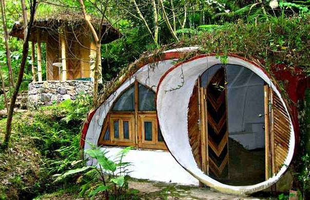 Duerme como hobbit en una cuevaña de Cuetzalan