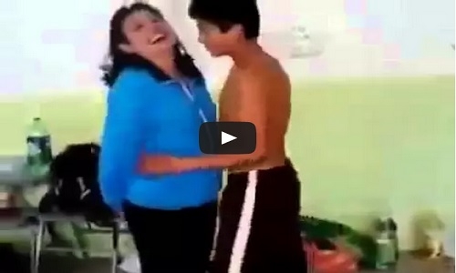 VIDEO: Maestra fue grabada en baile erótico con alumno