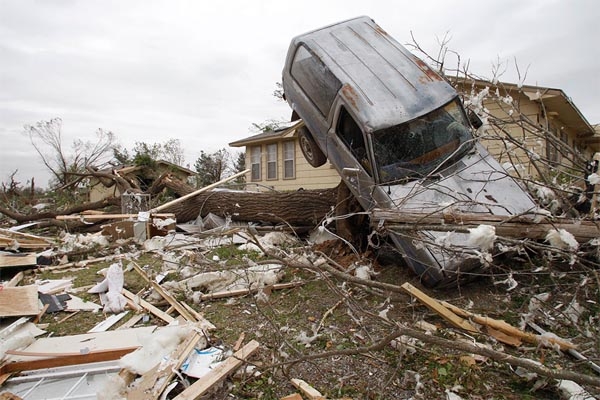 FOTOS: Al menos 18 muertos en Estados Unidos por tornado