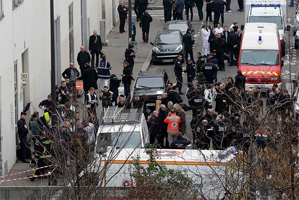 Suman 12 muertos en Francia por ataque islamista contra revista