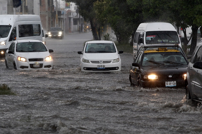 Chubascos fuertes en Puebla por Onda Tropical 18
