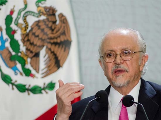 EPN propone a premio Nobel de Química para Consejo de la CFE