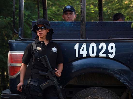 Fuerzas federales retiran armas a policías de tres municipios de Guerrero