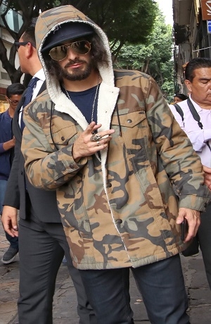 “Maluma Fake” engañó a poblanos mientras paseaba por el zócalo