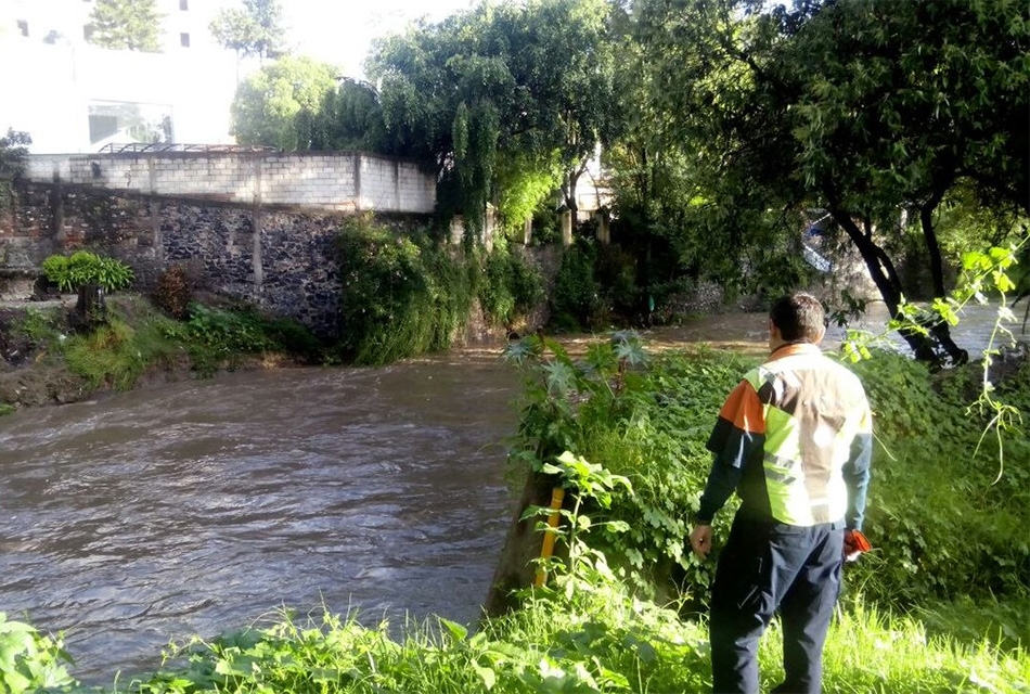 VIDEOS: Crecida del río Atoyac alcanza viviendas y caminos en Ocoyucan