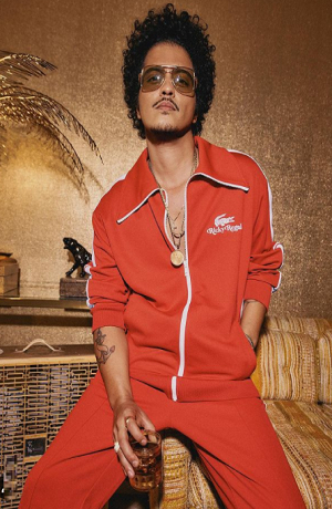 Bruno Mars está de regreso en el mundo musical con Leave The Door Open