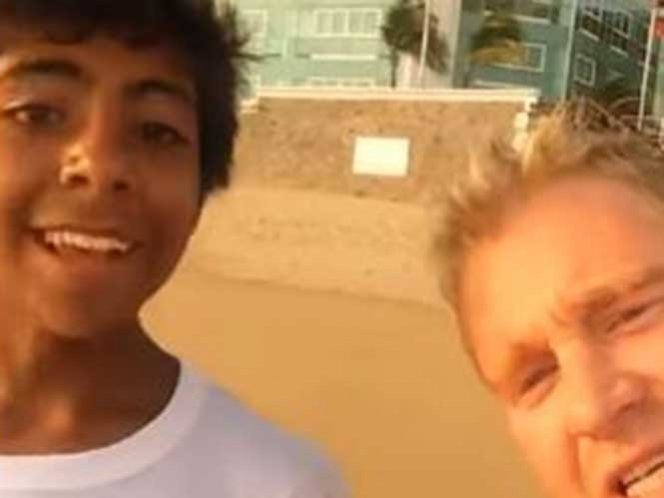 VIDEO: Vendedor de empanadas de Acapulco ya lo hace en varios idiomas