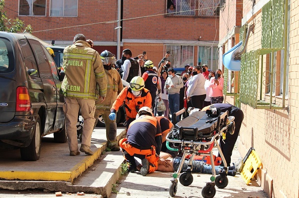 Sujeto se arrojó de un edificio en San Bartolo; doce horas amagó con suicidarse