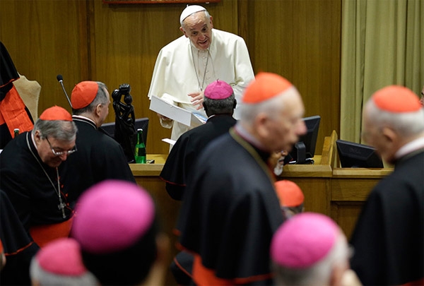 Vaticano recula y muestra división sobre aval a uniones gay