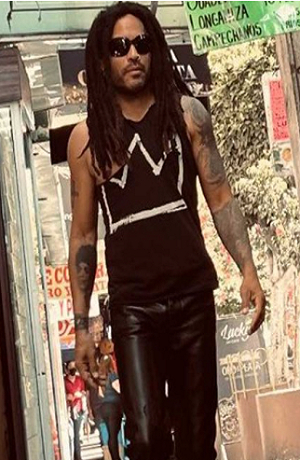Lenny Kravitz presume paseo por calles de la CDMX