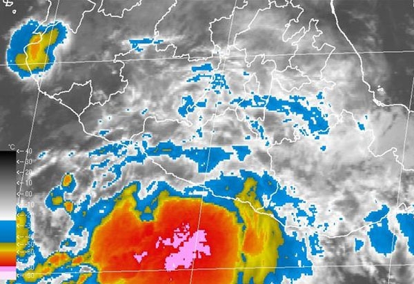 Formación ciclónica en el Pacífico mantendrá lluvias fuertes en Puebla