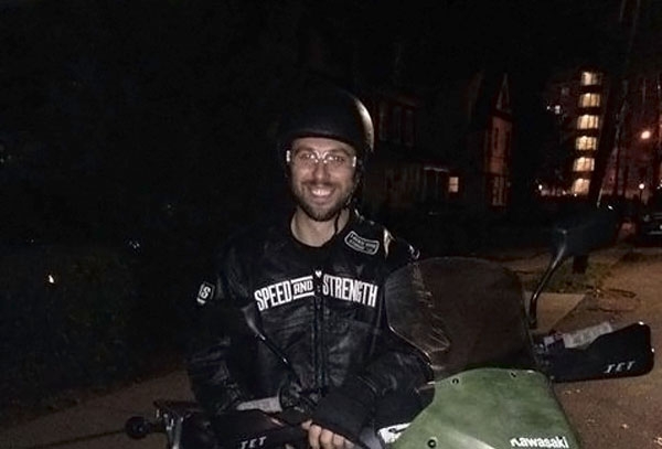 Hallan muerto en Guerrero a estadunidense que viajaba en moto a Brasil